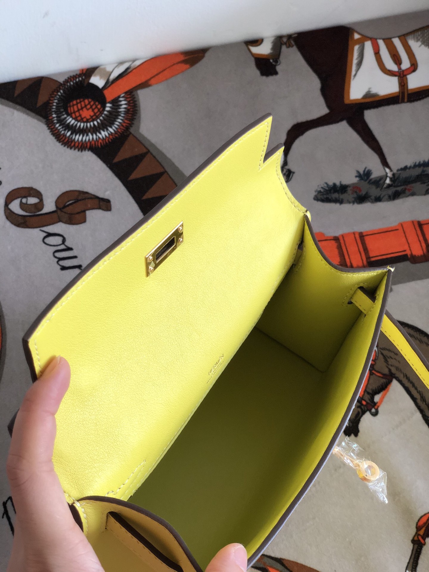 에르메스 미니 켈리백22 레몬 금장 스위프트